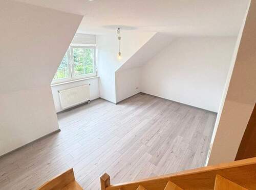 Wohnzimmer - Etagenwohnung mit 42,40 m&sup2; in Eisenberg zum Kaufen