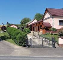 2 Hektar Land, 2 generationen Haus, 2 Brunnen (1 Hochleistungsbrunnen), 3 Garagen ( 1 für Wohnmobil), Asphaltstraße, große gepflasterte Fläche - Komitat Zala