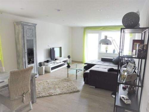 Wohnzimmer_1 - Sehr schicke und moderne 4-Zimmer-Wohnung mit gehobener Ausstattung inkl. Garage.