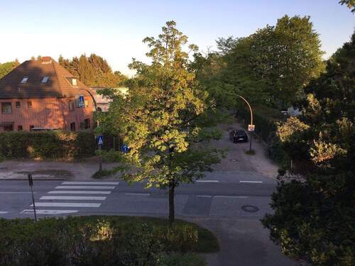 13.) Blick aus der Wohnung in den Haffkruger Weg - 