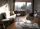 8.) Wohnzimmer mit Balkon - 