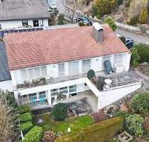 TOP LAGE TETTNANG: GROSSZÜGIGES 1-FAM.HAUS (DHH) MIT ELW ODER BÜRO