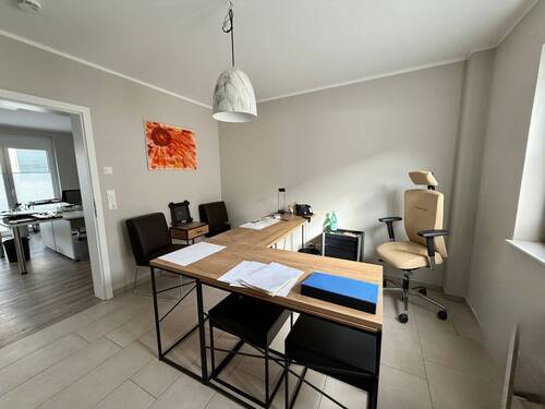 Schlafzimmer oder Küche z.Zt. Büro - 