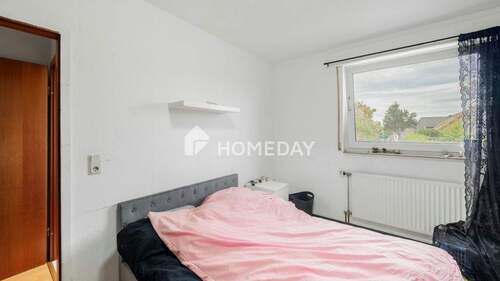 1. OG Schlafzimmer 1 - 