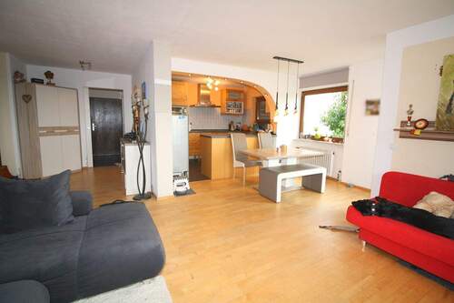 Wohnbereich/Blick zum Flur - 4 Zimmer Etagenwohnung zum Kaufen in Ettlingen