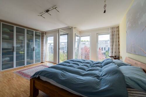 großzügiges Schlafzimmer ruhig zum Garten ausgerichtet - 