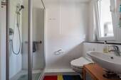 Gästebad EG - 5 Zimmer Reihenmittelhaus in Berlin