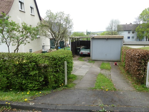 Zufahrt zur Garage + Carport - 