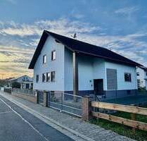 Top gepflegtes Zweifamilienhaus in toller Wohnlage von Schaafheim OT Mosbach!
