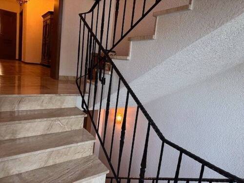 Treppenhaus Marmortreppe - Mehrfamilienhaus, Wohnhaus mit 205,00 m² in Schaafheim zum Kaufen
