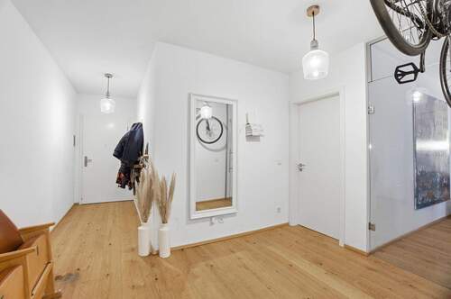 Diele - 3 Zimmer Etagenwohnung zum Kaufen in Düsseldorf