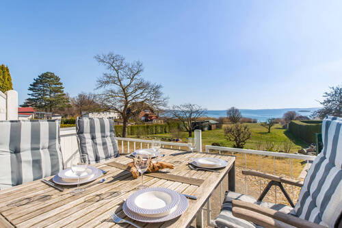 Balkon mit Wasserblick - Etagenwohnung mit 82,40 m² in Breege zum Kaufen