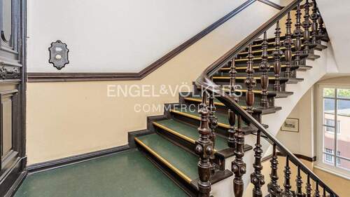 Treppenhaus - Wohn- und Geschäftshaus in nachgefragter Wohnlage