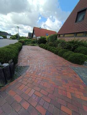 Parkfläche vorm Haus - 6 Zimmer Einfamilienhaus in Zetel-Neuenburg