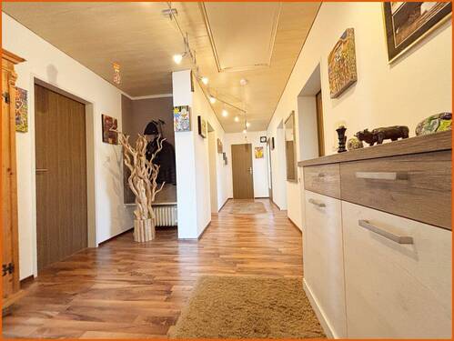 Flur OG - 6 Zimmer Mehrfamilienhaus, Wohnhaus in Künzing