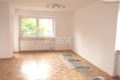 Wohnzimmer - Sonnige 2 Zimmer Wohnung mit Westbalkon in Neutraubling