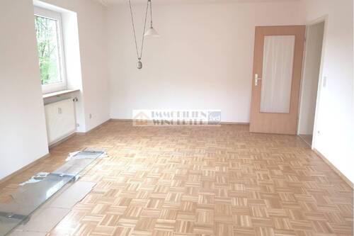 Wohnzimmer - 2 Zimmer Etagenwohnung zum Kaufen in Neutraubling