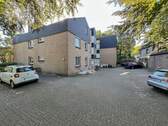Außenansicht Hauseingang Parkplatz - 