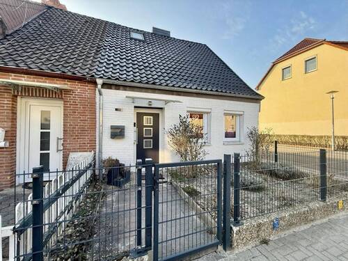 Ansicht Haus - 4 Zimmer Einfamilienhaus zum Kaufen in Celle