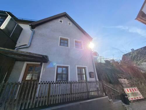 Laaber Straßenseite - 1 Zimmer Einfamilienhaus zum Kaufen in Laaber