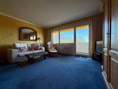 Wohnbereich mit Zugang zum Balkon - 