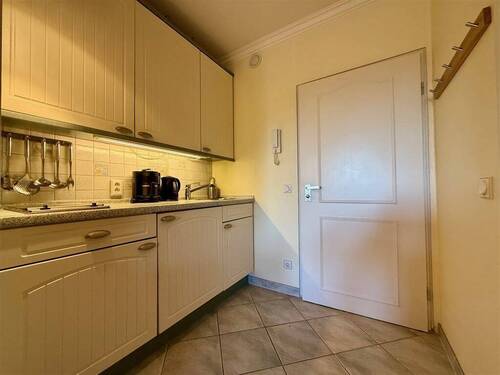 Wohnungseingang mit Küchenzeile - 