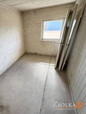 Blick in Dachbodenabteil - 