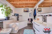 Attraktives, modernes Badezimmer - 