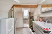 Imponierendes Bad mit Dusche im Dachgeschoss - 