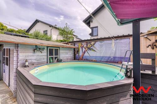 Gartenpool und Gartengerätehaus - 