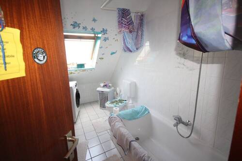 Badezimmer mit Fenster - 