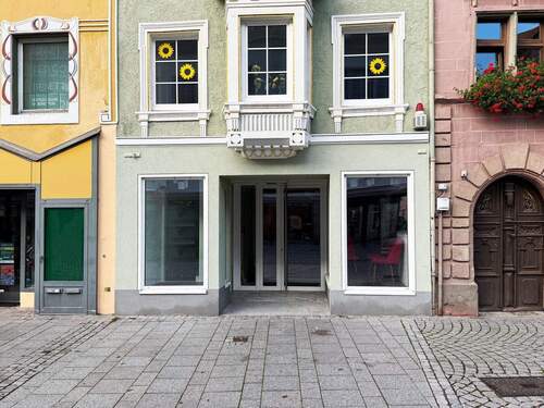 Eingang / Gebäudeansicht - 