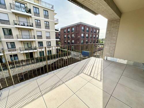 schöne Loggia - 3 Zimmer Etagenwohnung zur Miete in Dresden