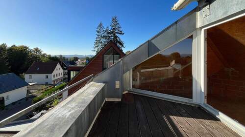 Herrliche Dachterrasse im Dachspitz mit Süd-West-Ausrichtung - 5 Zimmer Doppelhaushälfte zum Kaufen in Freiburg i. Br. / Zähringen