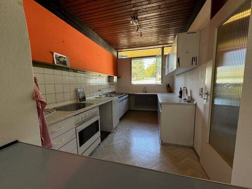 Küche mit Durchreiche.jpg - 5 Zimmer Bungalow in Offenburg