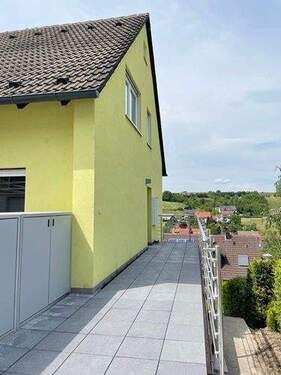 .. Eingangsbereich ! - Etagenwohnung mit 80,00 m&sup2; in Theilheim zur Miete