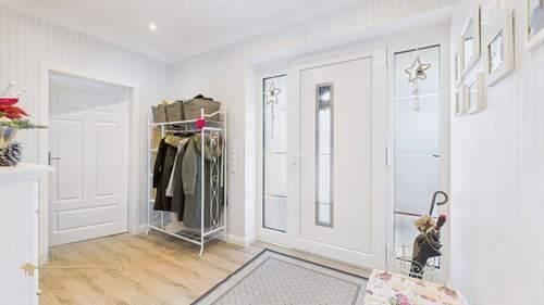 Eingangsbereich - 7 Zimmer Doppelhaushälfte zum Kaufen in Verden (Aller)