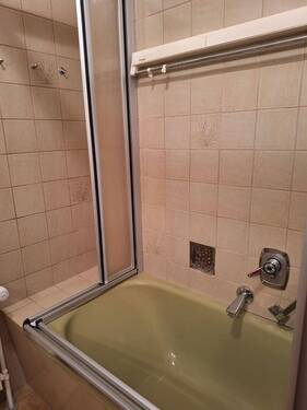 BadewanneDusche.jpg - 3 Zimmer Etagenwohnung in Bad Pyrmont