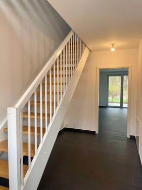 heller Flur - 4 Zimmer Reihenmittelhaus zur Miete in Radeberg