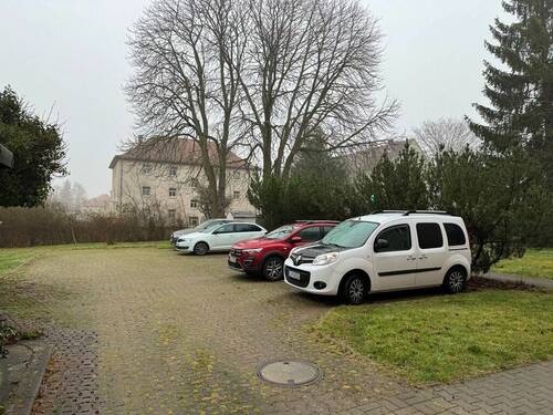 Pkw-Stellplätze im Hinterhof - 3 Zimmer Etagenwohnung zur Miete in Zwickau