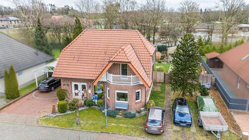 Frontansicht - Vermietetes Einfamilienhaus mit Garage, Carport, überdachter Terrasse und großem Gartenhaus!