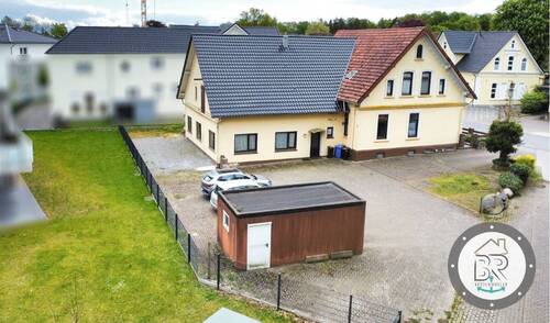 Hoffläche mit vielen Park- und Stellmöglichkeiten - Einfamilienhaus mit 290,00 m&sup2; in Geestland zum Kaufen