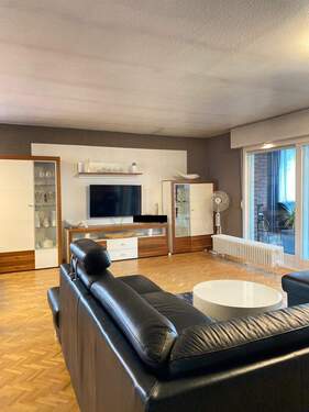 Wohnzimmer - 4 Zimmer Etagenwohnung zum Kaufen in Neunkirchen/Saar