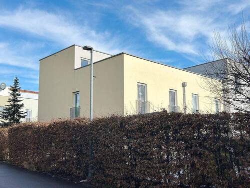 Hausansicht Seite 1 - 5 Zimmer Reihenendhaus in Ditzingen