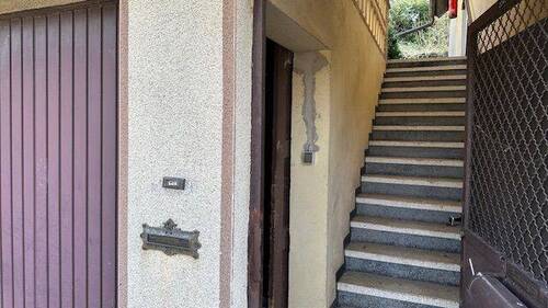 Treppenaufgang zur Hauptebene - 6 Zimmer Mehrfamilienhaus, Wohnhaus in Wöllstein