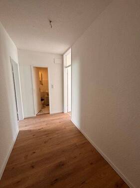Flur - Etagenwohnung mit 73,00 m&sup2; in Wuppertal zur Miete