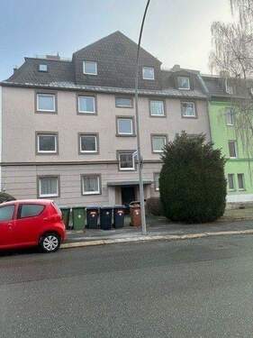 Hausansicht - Wäre das was? hübschen Drei-Zimmer-Wohnung im Dachgeschoss?