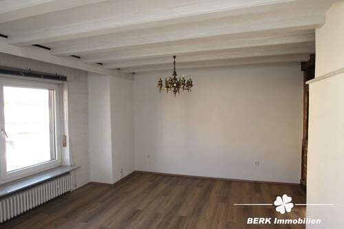 Wohnzimmer - 4 Zimmer Etagenwohnung zur Miete in Großostheim