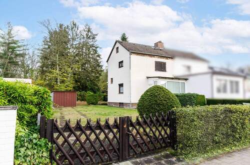 Hausansicht - Straßenseitig - Grundstück in Neu-Isenburg zum Kaufen