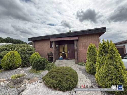 Hausansicht neu Front - 6 Zimmer Einfamilienhaus zum Kaufen in Lübeck